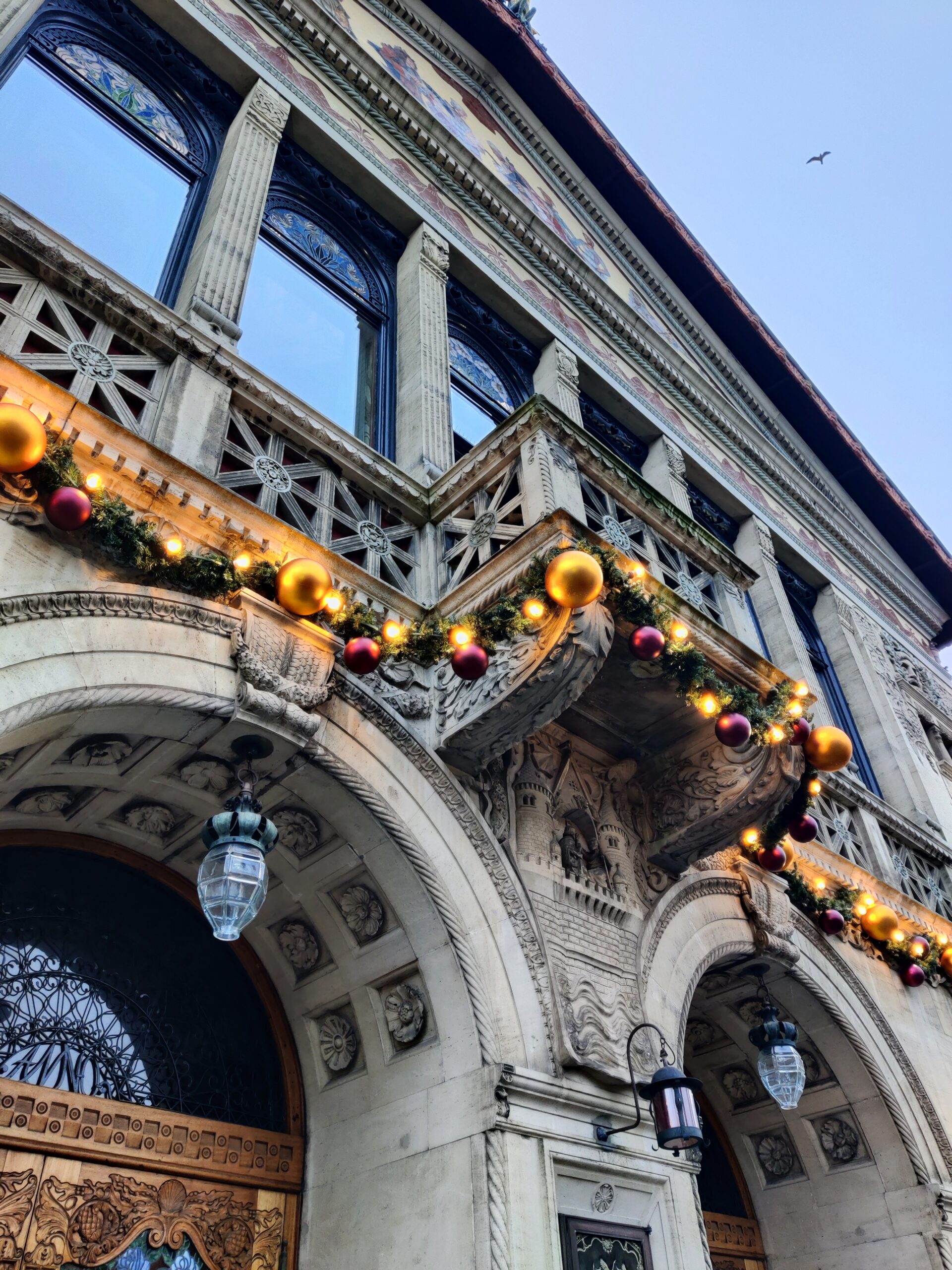 dekoratøropgaver lyskiosk